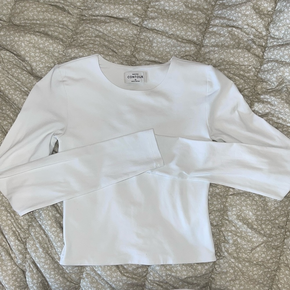 ARITZIA BABATON WHITE CONTOUR LONGSLEEVE TEE